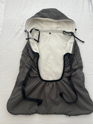 Mochila porteo Boba y saco polar