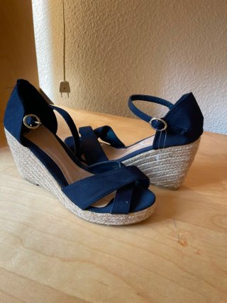 Zapatos de cuña azul marino