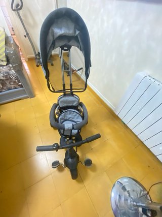 Triciclo infantil con capota y manillar