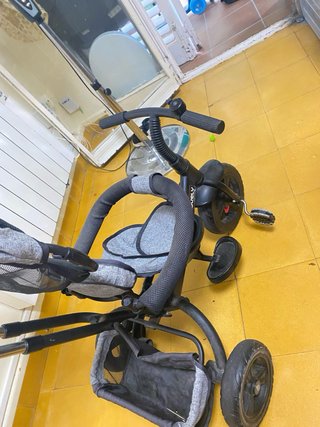 Triciclo infantil con capota y manillar