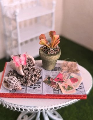 Decoración jardín casa muñecas