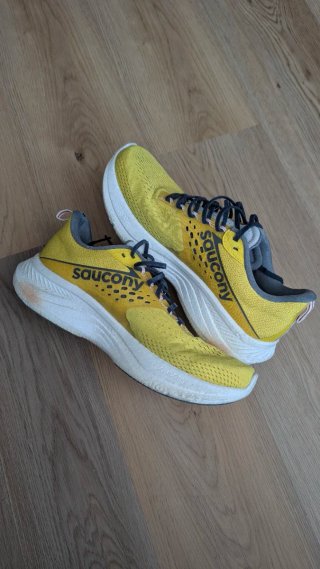 Zapatillas running Saucony Ride 17 Amarillo