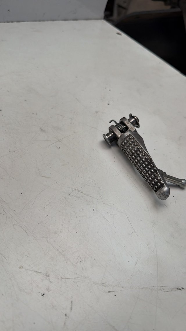Estribera delantera izq para kawasaki  Z800, 2015. Ref 340280092