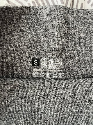 Short deportivo gris