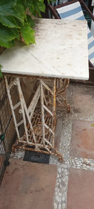 Mesa antigua de coser Wertheim