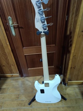 Bajo Marcus Miller P7 2nd Gen Blanco