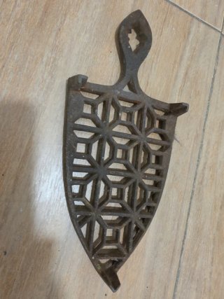 Soporte plancha antiguo hierro forjado