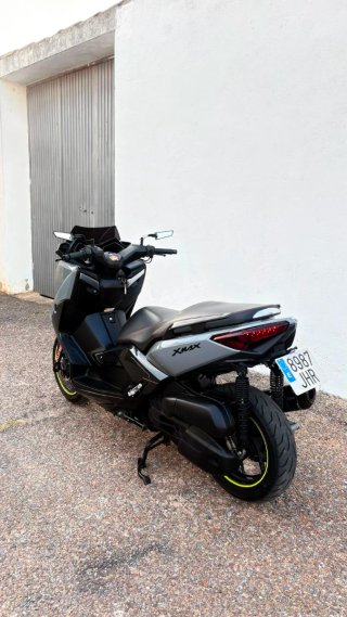 Yamaha XMAX Maxi Scooter Negra y Gris