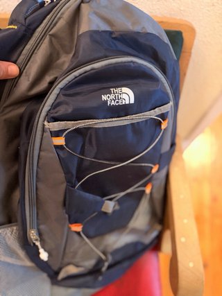 Mochila The North Face azul y gris
