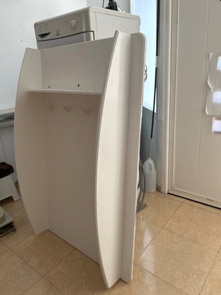 Perchero de madera blanco