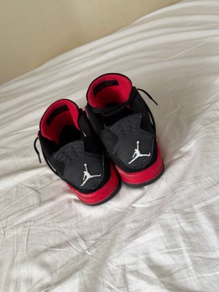 Scarpe Jordan 4 nere e rosse