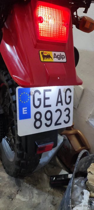 Kawasaki KLR Tengai 650 Roja y Blanca