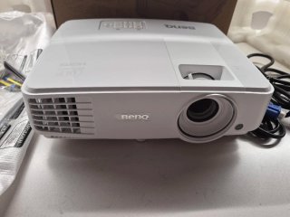 Proyector Benq MX528, làmpara solo con 67h de uso.