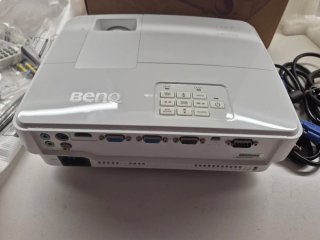 Proyector Benq MX528, làmpara solo con 67h de uso.