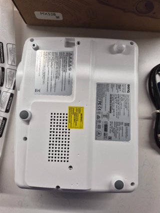 Proyector Benq MX528, làmpara solo con 67h de uso.
