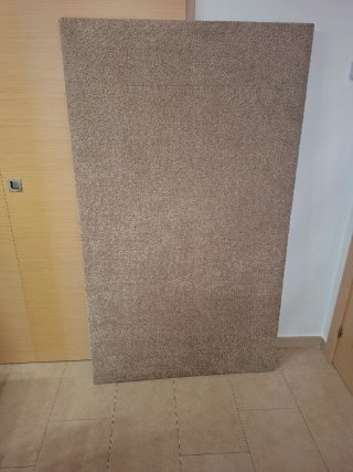 Cabezal de cama beige y marrón