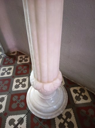 Peana/Columna de Piedra Blanca