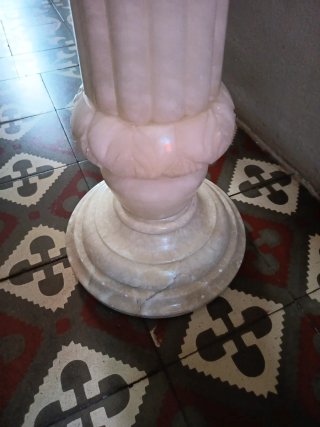 Peana/Columna de Piedra Blanca