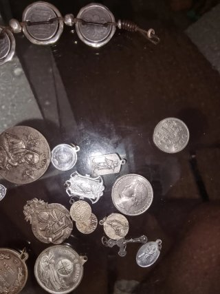 Lote medallas y artículos antiguos