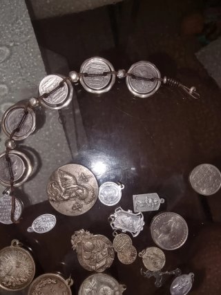 Lote medallas y artículos antiguos