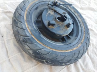 Rueda delantera patinete Pure con freno tambor