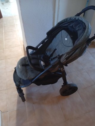 Carrito de bebé gris