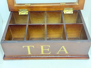 Caja de té de madera con tapa de cristal