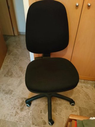 Silla de oficina negra