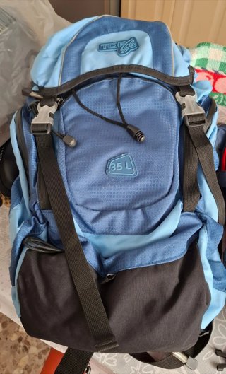 Mochila VANAHEIMR montaña azul y roja
