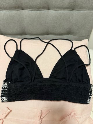 Top Zara negro conchas y abalorios
