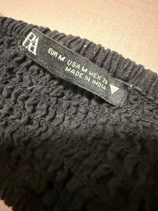 Top Zara negro conchas y abalorios