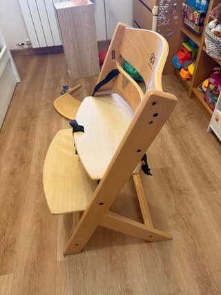 Trona de madera para bebé