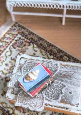 Libri in miniatura per case delle bambole