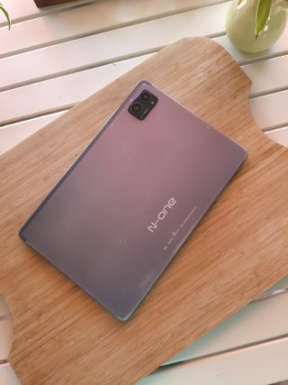 Tablet nero N-One NPad con schermo multicolore