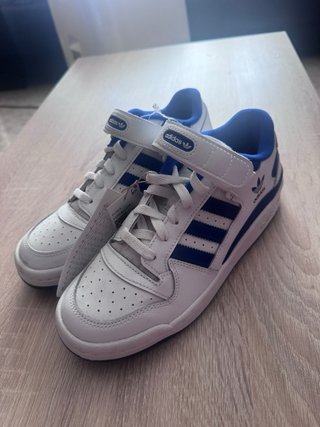 Zapatillas Adidas Forum Low Blancas y Azules