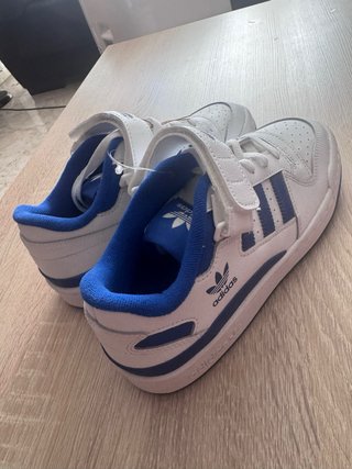 Zapatillas Adidas Forum Low Blancas y Azules