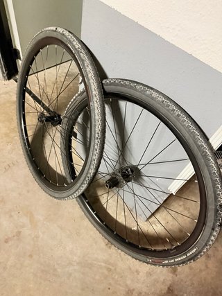 Ruedas Gravel , con cubiertas Vittoria Terreno Dry