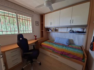 Habitación juvenil completa.