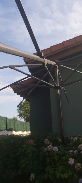 Estructura sombrilla excéntrica + base cruz