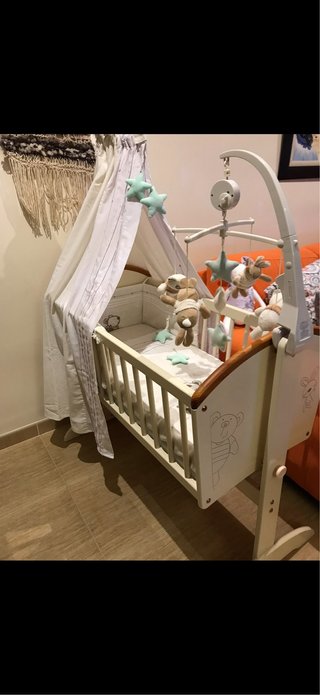 Minicuna balancín con móvil