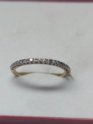 Alianza oro blanco y diamantes