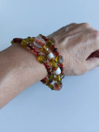 Pulsera de cuentas verde y roja
