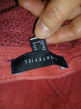 Bermudas hombre rojo