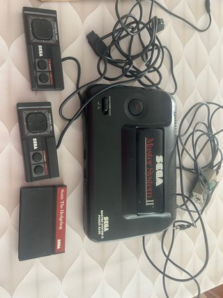 Sega Master System II + 2 mandos + Sonic
