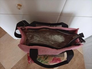Bolso rosa acolchado con logo