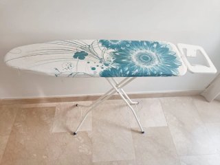 Plancha de vapor Bosch+ tabla de planchar Leifheit