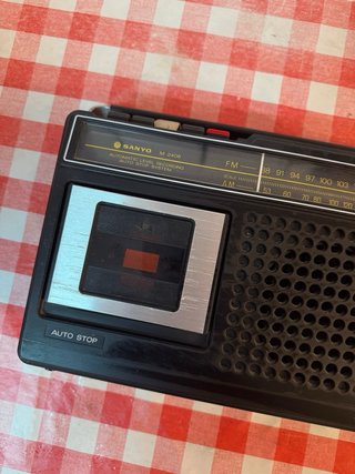 Radio Cassette Sanyo M 2400