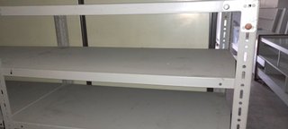 Estantería Metálica Gris.  OPORTUNIDAD.
