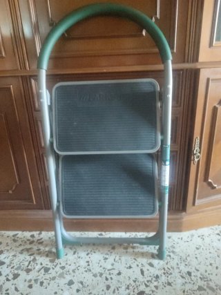 Escalera plegable 2 peldaños