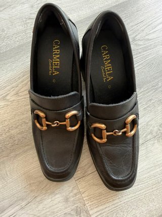 Zapatos Carmela tacón hebilla piel natural